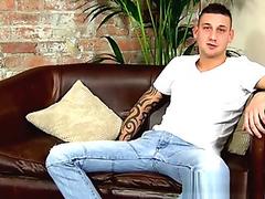 Horny babe Eufrat getsher luscious pussy stuffed by a bottle